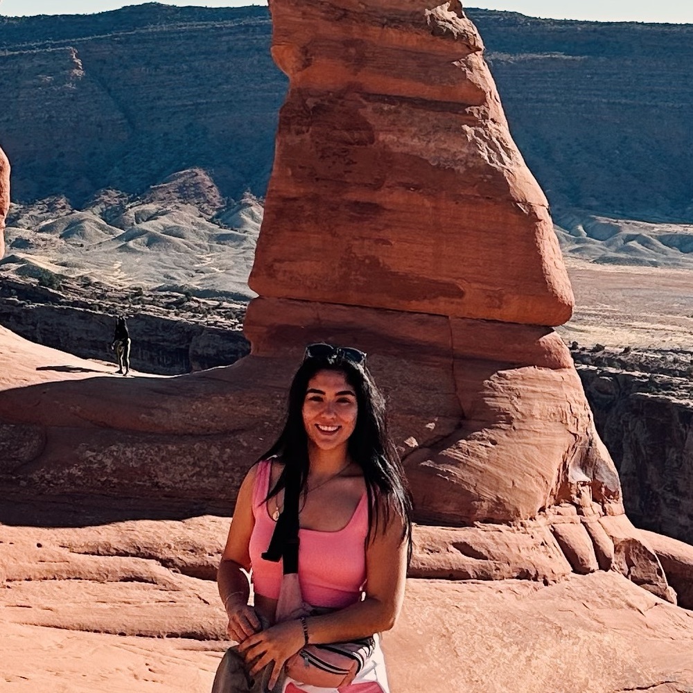 Meet your Posher, Mireya